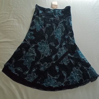 Falda midi floral negra y turquesa