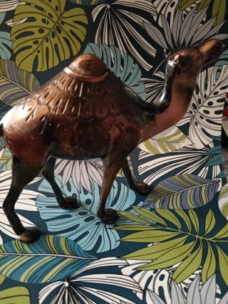 Figura de camello decorativa