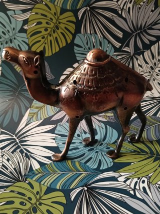 Figura de camello decorativa