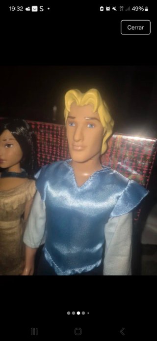 Muñecos Pocahontas y John Smith