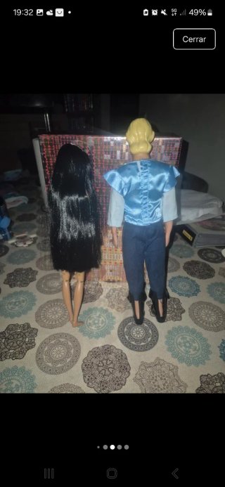 Muñecos Pocahontas y John Smith