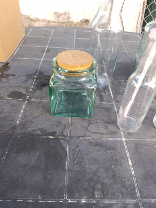 Tarros de cristal variados con corcho