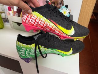 Botas Futbol Nike Vini Jr Negras Rosas