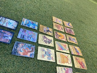 224 Cartas Pokémon Doradas y especiales