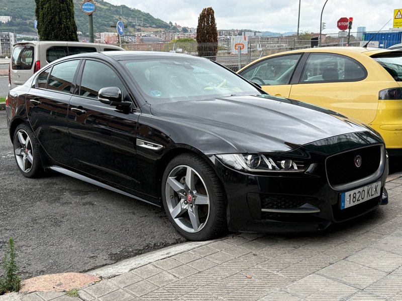 Jaguar XE 2018 - foto 1