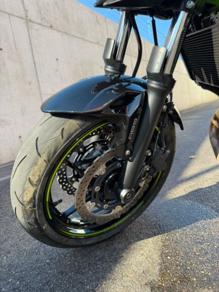 Kawasaki Z650 Negra y Verde