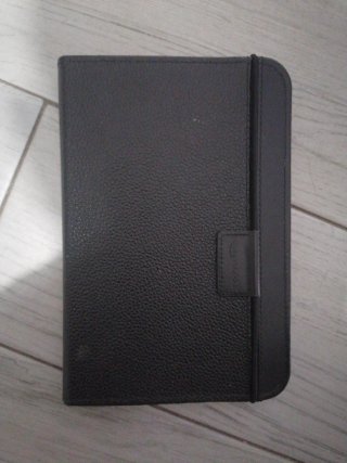 Kindle Amazon grigio con custodia