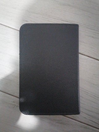 Kindle Amazon grigio con custodia