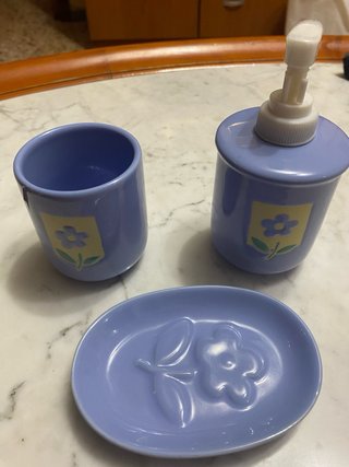 Juego jaboneras baño cerámica flor morada