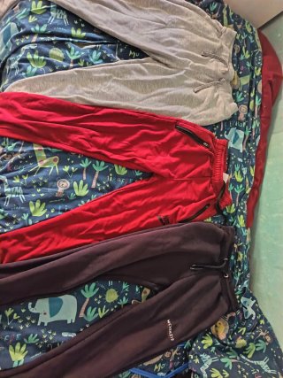 Lote 3 Pantalones (Gris, Rojo, Morado)