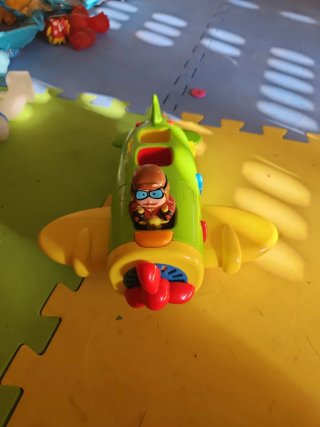 Avión infantil de juguete con sonido