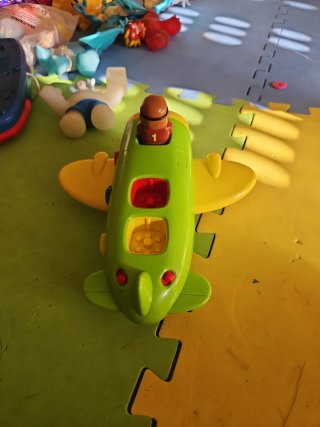 Avión infantil de juguete con sonido