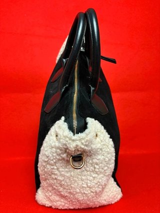 Bolso grande negro con panel borreguito