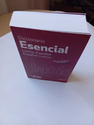 Diccionario esencial latino-español, español-la...