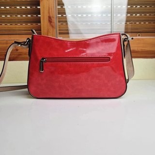 Bolso Hexagona rojo charol elegante bandolera muje