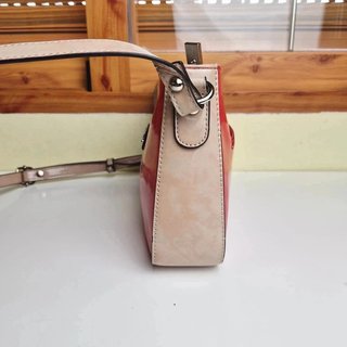 Bolso Hexagona rojo charol elegante bandolera muje