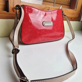 Bolso Hexagona rojo charol elegante bandolera muje