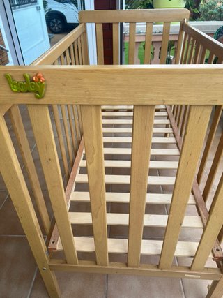 Cuna de madera maciza