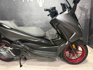 Honda Forza 125 Edición Especial ABS Gris/Rojo