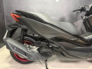 Honda Forza 125 Edición Especial ABS Gris/Rojo