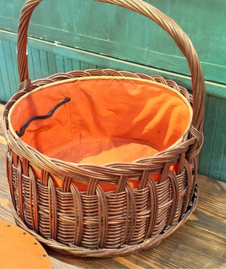 Cesto de costura antiguo de mimbre