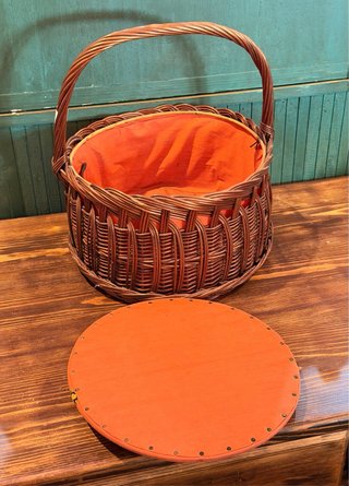 Cesto de costura antiguo de mimbre