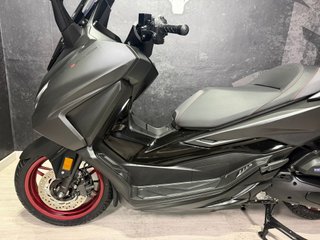 Honda Forza 125 Edición Especial ABS Gris/Rojo
