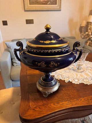 Sopera decorativa de porcelana cobalto y oro