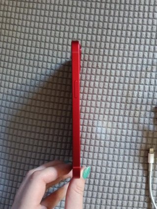 iPhone 13 128GB Rojo, cargador original y fundas