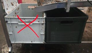 Caja de plástico negra