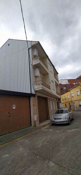 Casa adosada en venta en Cacabelos