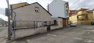 Casa adosada en venta en Cacabelos