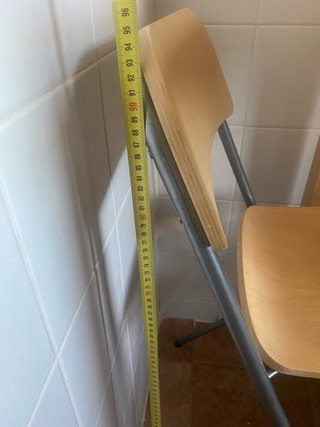 Mesa alta madera y 2 sillas altas