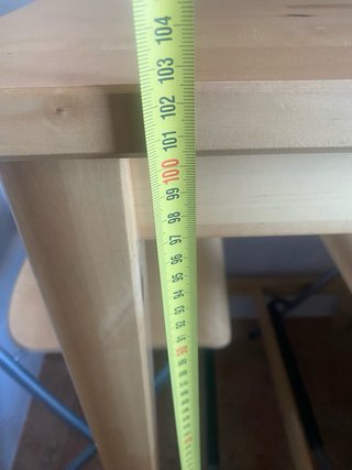 Mesa alta madera y 2 sillas altas