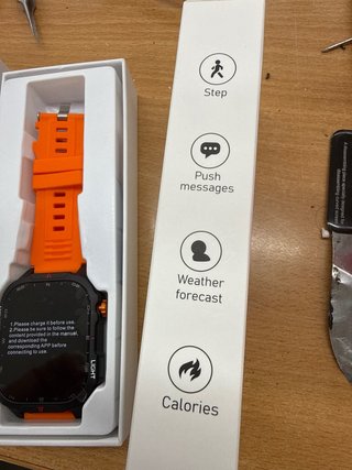 Smartwatch Preto e Laranja