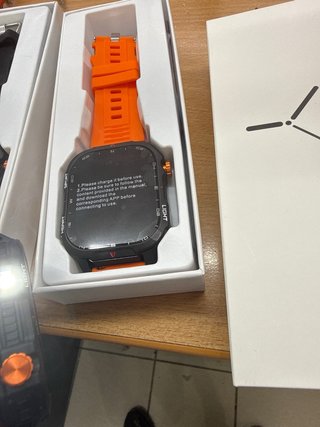 Smartwatch Preto e Laranja