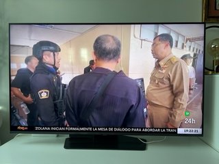 Samsung QLED 50” 4K Q83C. Funciona, con 3 lineas