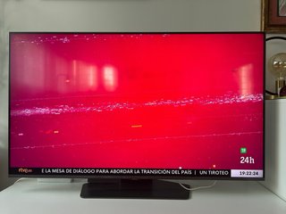 Samsung QLED 50” 4K Q83C. Funciona, con 3 lineas