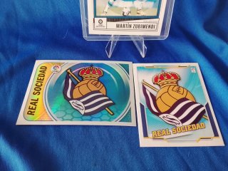 Zubimendi Real Sociedad 2 escudos. Difícil Panini