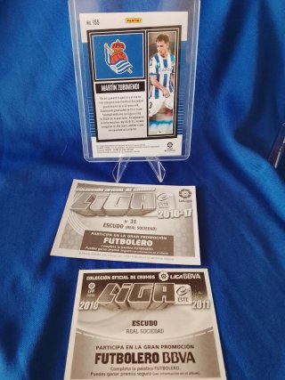 Zubimendi Real Sociedad 2 escudos. Difícil Panini