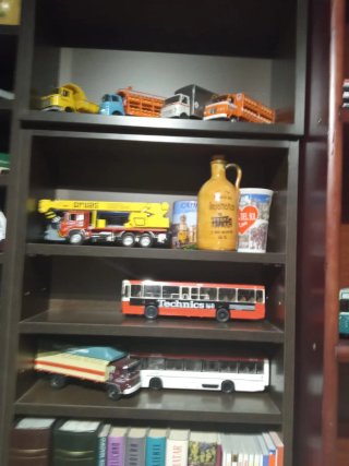 Colección de camiones y autobuses a escala