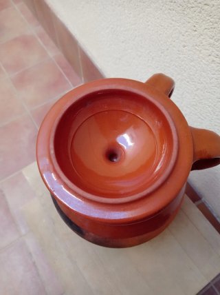 Olla de barro con asas