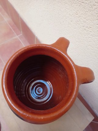 Olla de barro con asas
