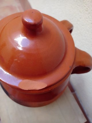 Olla de barro con asas