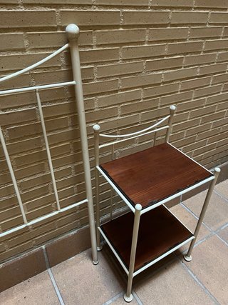 Cabeceros forja y mesita madera