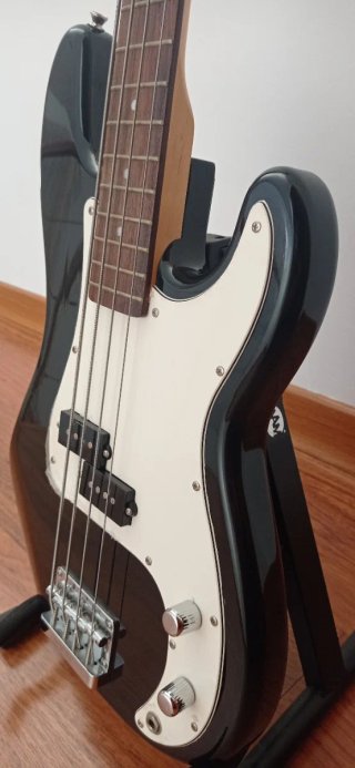 Bajo Eléctrico Aria STB Series