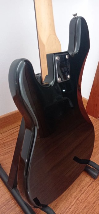 Bajo Eléctrico Aria STB Series