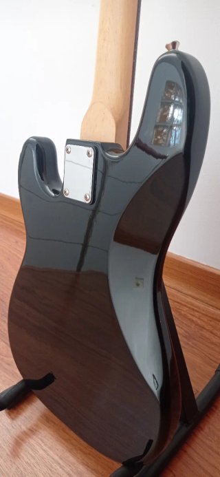Bajo Eléctrico Aria STB Series
