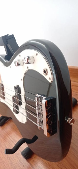 Bajo Eléctrico Aria STB Series