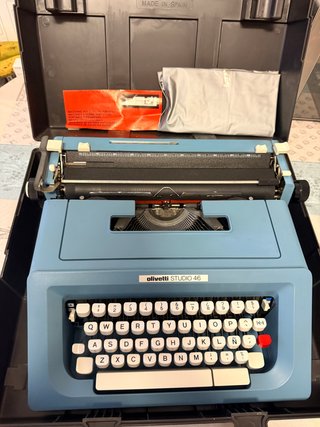 Máquina de escribir Olivetti Studio 46
